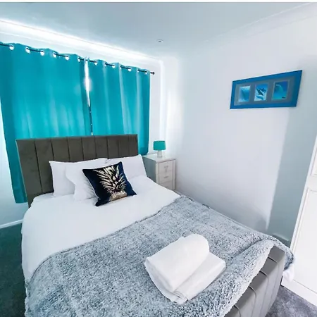 Apartment Spacious 3 Bed Family With Garden *
