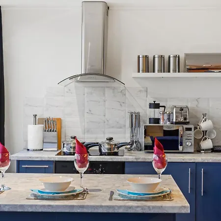 Beautiful Flat In Fulham - Great Views!- Sleeps 6 * London