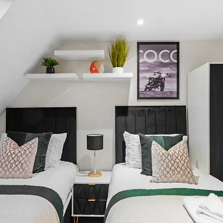 Beautiful Flat In Fulham - Great Views!- Sleeps 6 *
