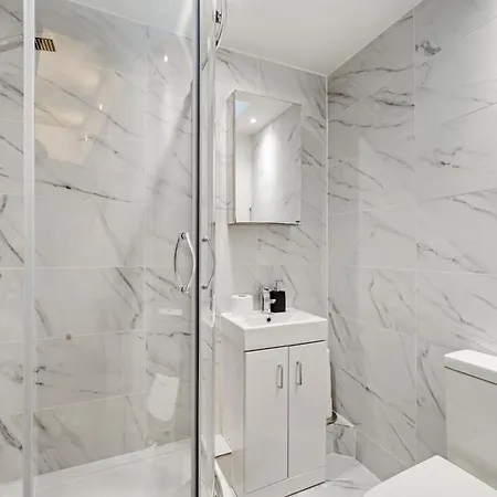 Beautiful Flat In Fulham - Great Views!- Sleeps 6