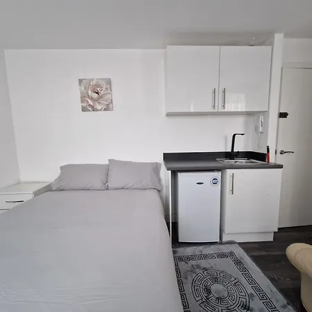 En-suite Mitcham Streatham Vale