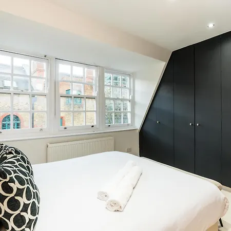 Buckinghampalace-belgravia-saintsjames-trafalgar Square-victoria London