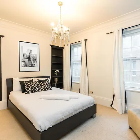 Buckinghampalace-belgravia-saintsjames-trafalgar Square-victoria Villa