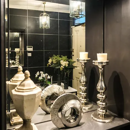 Buckinghampalace-belgravia-saintsjames-trafalgar Square-victoria
