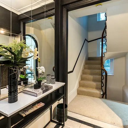 Buckinghampalace-belgravia-saintsjames-trafalgar Square-victoria Villa