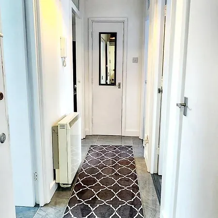 Brand New Flat - Canary Wharf Apartment