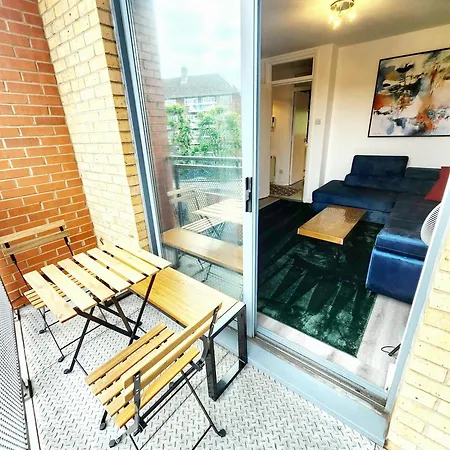 Brand New Flat - Canary Wharf Apartment London