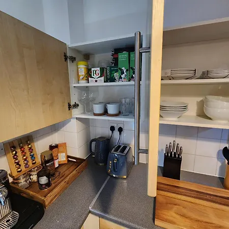 Brand New Flat - Canary Wharf Apartment London