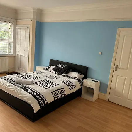 Dreamwell Flats * London