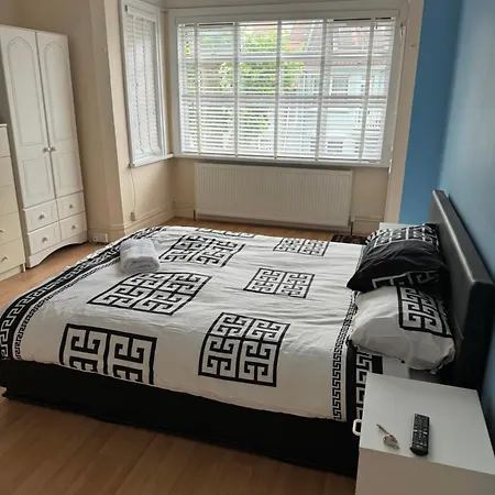 Dreamwell Flats Guest house London