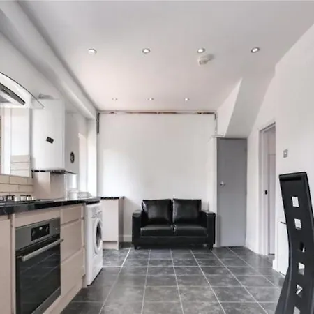 Limehouse Townhomes Modern 4-bedroom, 3-bathroom Townhome With A Private Garden Feriehus *