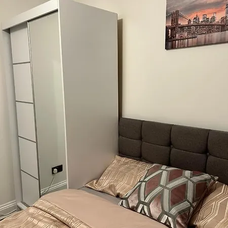 Homestay The London