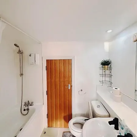 Apartment 15 Percent Off Monthly -2bed Netflix Wi-fi *