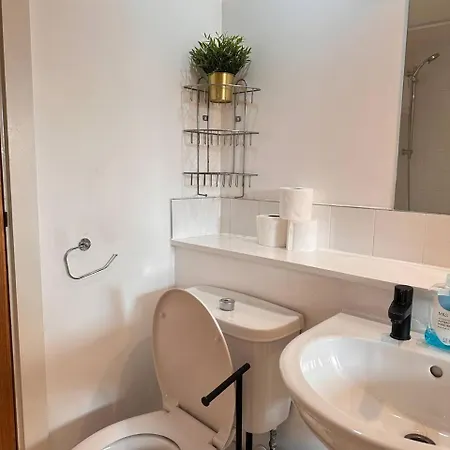 15 Percent Off Monthly -2bed Netflix Wi-fi Apartment