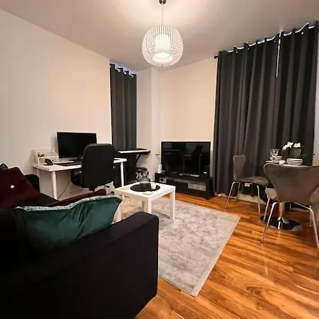Beautiful Flat One Bedroom In Apartment