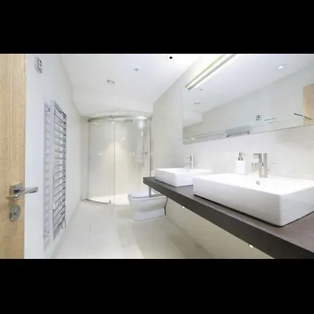 Mayfair 2 Bed * London