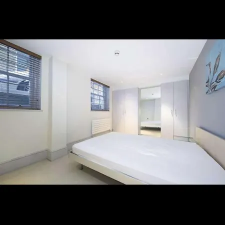 Mayfair 2 Bed Apartment *