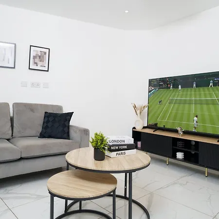 Newbury Retreat - Train - Airport - Table Tennis Apartment