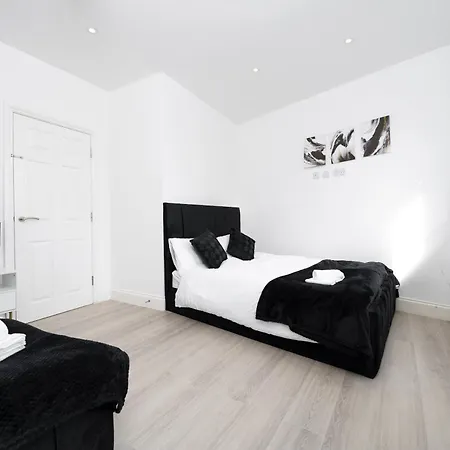 Apartment Newbury Retreat - Train - Airport - Table Tennis *