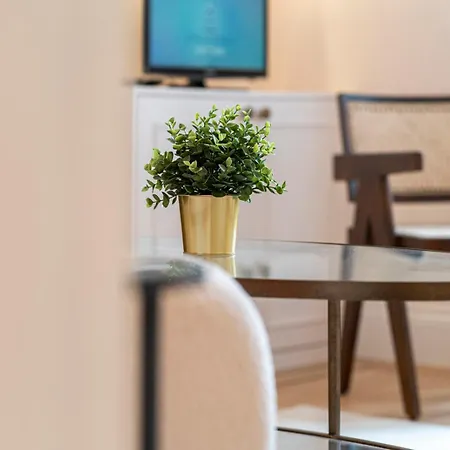 Elegant Flat Near Notting Hill By Underthedoormat London