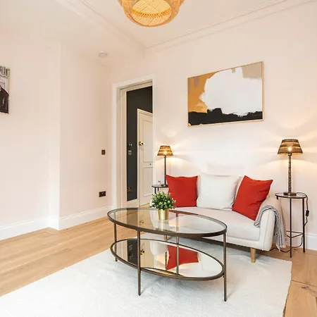 Elegant Flat Near Notting Hill By Underthedoormat