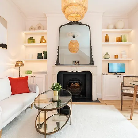 Elegant Flat Near Notting Hill By Underthedoormat