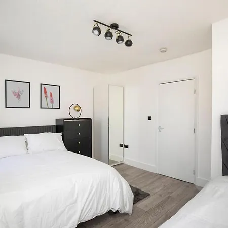 Camberwell - Stylish 4 Bed Apartment London