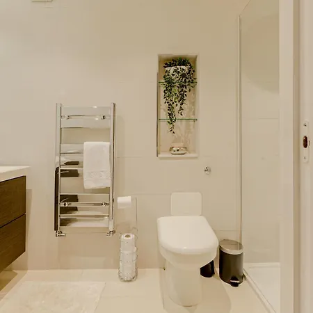 Fantastic Multilevel 3br, Vibrant Angel, 5min Tube *