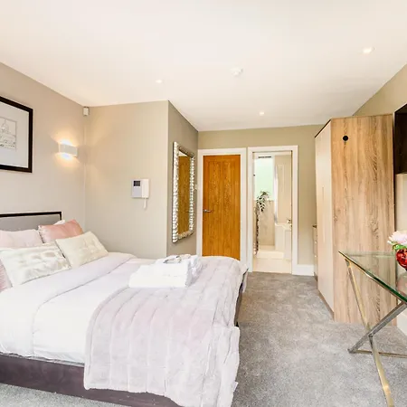 Fantastic Multilevel 3br, Vibrant Angel, 5min Tube Holiday home *