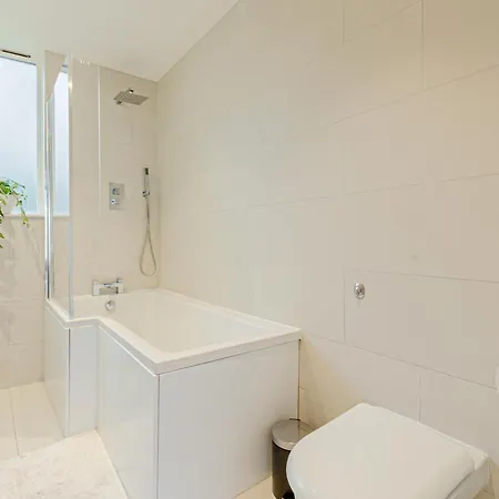 Fantastic Multilevel 3br, Vibrant Angel, 5min Tube London