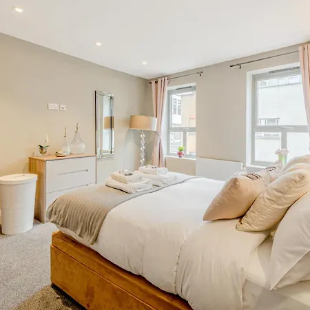Fantastic Multilevel 3br, Vibrant Angel, 5min Tube Holiday home London