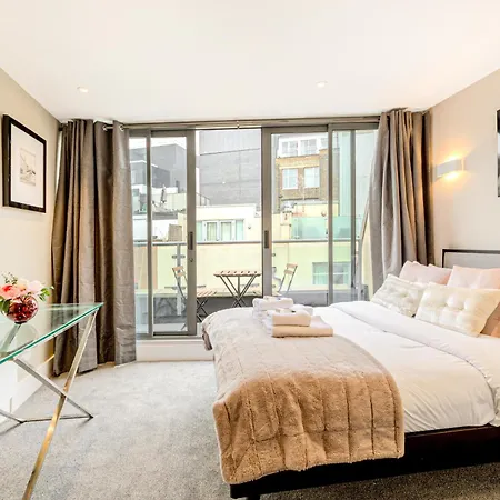 Fantastic Multilevel 3br, Vibrant Angel, 5min Tube Holiday home *