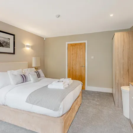 Fantastic Multilevel 3br, Vibrant Angel, 5min Tube * London