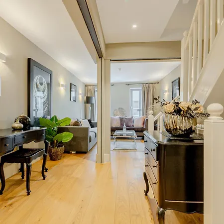 Fantastic Multilevel 3br, Vibrant Angel, 5min Tube Holiday home London