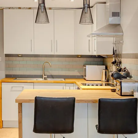 Fantastic Multilevel 3br, Vibrant Angel, 5min Tube Holiday home London