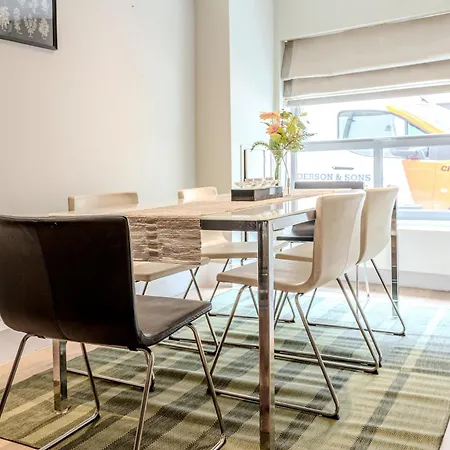 Fantastic Multilevel 3br, Vibrant Angel, 5min Tube Holiday home *