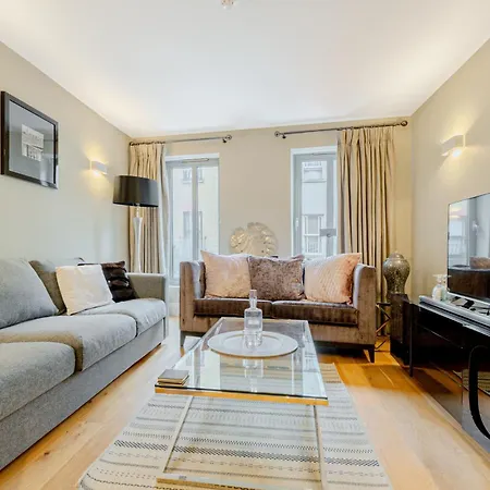 Fantastic Multilevel 3br, Vibrant Angel, 5min Tube Holiday home London