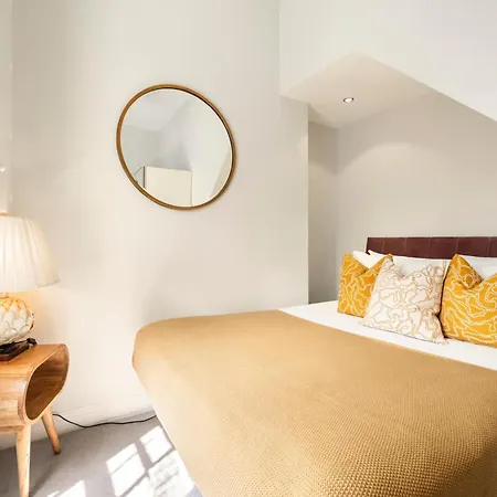 Comfortable In Shoreditch High Street Apartment London