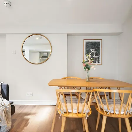 Comfortable In Shoreditch High Street Apartment