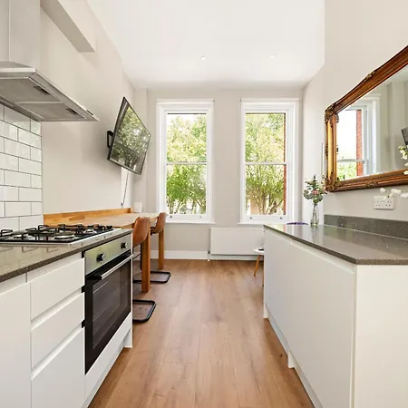 Comfortable In Shoreditch High Street Apartment