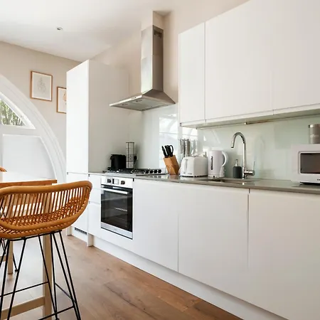 Comfortable In Shoreditch High Street Apartment London