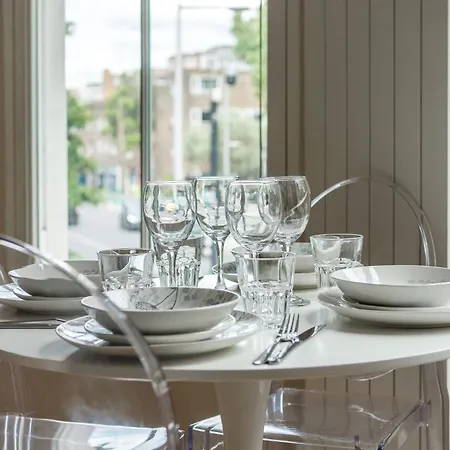 Stylish On The Kings Road Apartment London