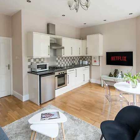 Stylish On The Kings Road Apartment London