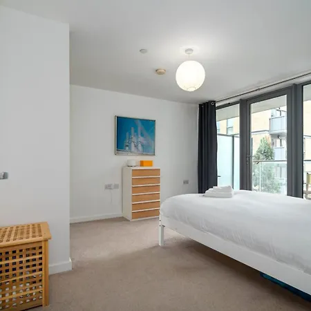 Guestready - Chic With Balcony In Apartment London