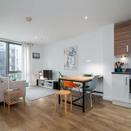 Guestready - Chic With Balcony In Apartment London