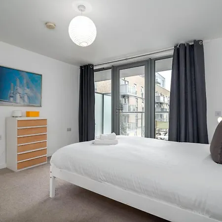 Apartment Guestready - Chic With Balcony In London