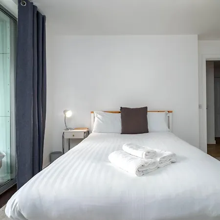 Guestready - Chic With Balcony In Apartment London