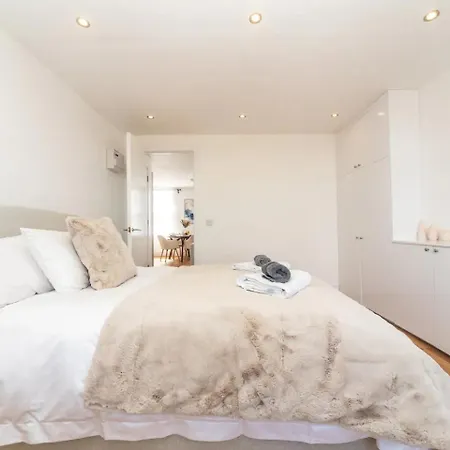 Apartment Stunning Spacious En-suite Flat - 6 Min To Trains -pass The Keys London