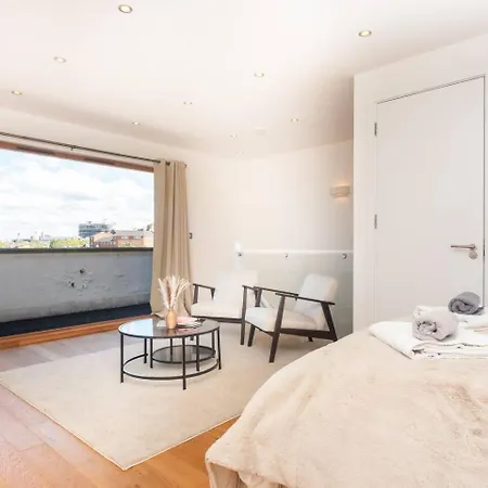 Stunning Spacious En-suite Flat - 6 Min To Trains -pass The Keys Apartment