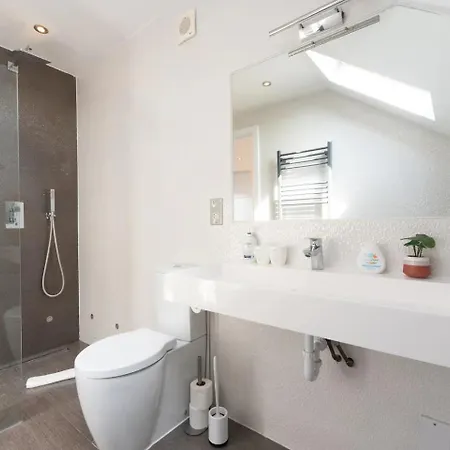 Stunning Spacious En-suite Flat - 6 Min To Trains -pass The Keys Apartment